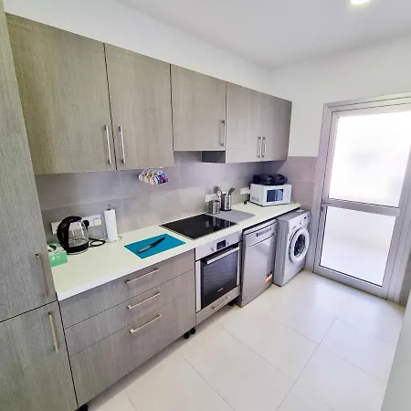 דירה Seaside Elegance Retreat לרנקה