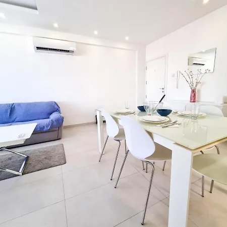 Seaside Elegance Retreat דירה *