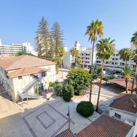 Seaside Elegance Retreat * לרנקה