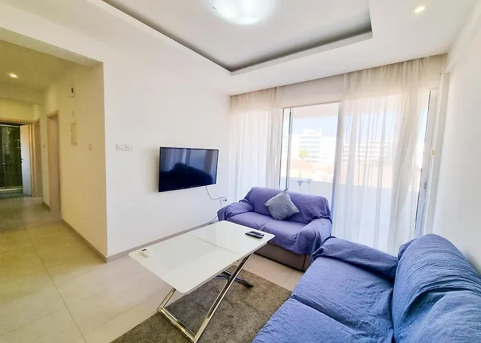 Seaside Elegance Retreat Appartamento Larnaca