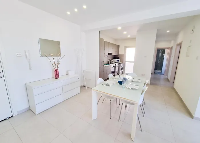 Appartamento Seaside Elegance Retreat